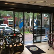 Automatische schuifdeuren fietsenwinkel Delft