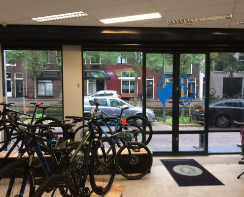 Automatische schuifdeuren fietsenwinkel Delft